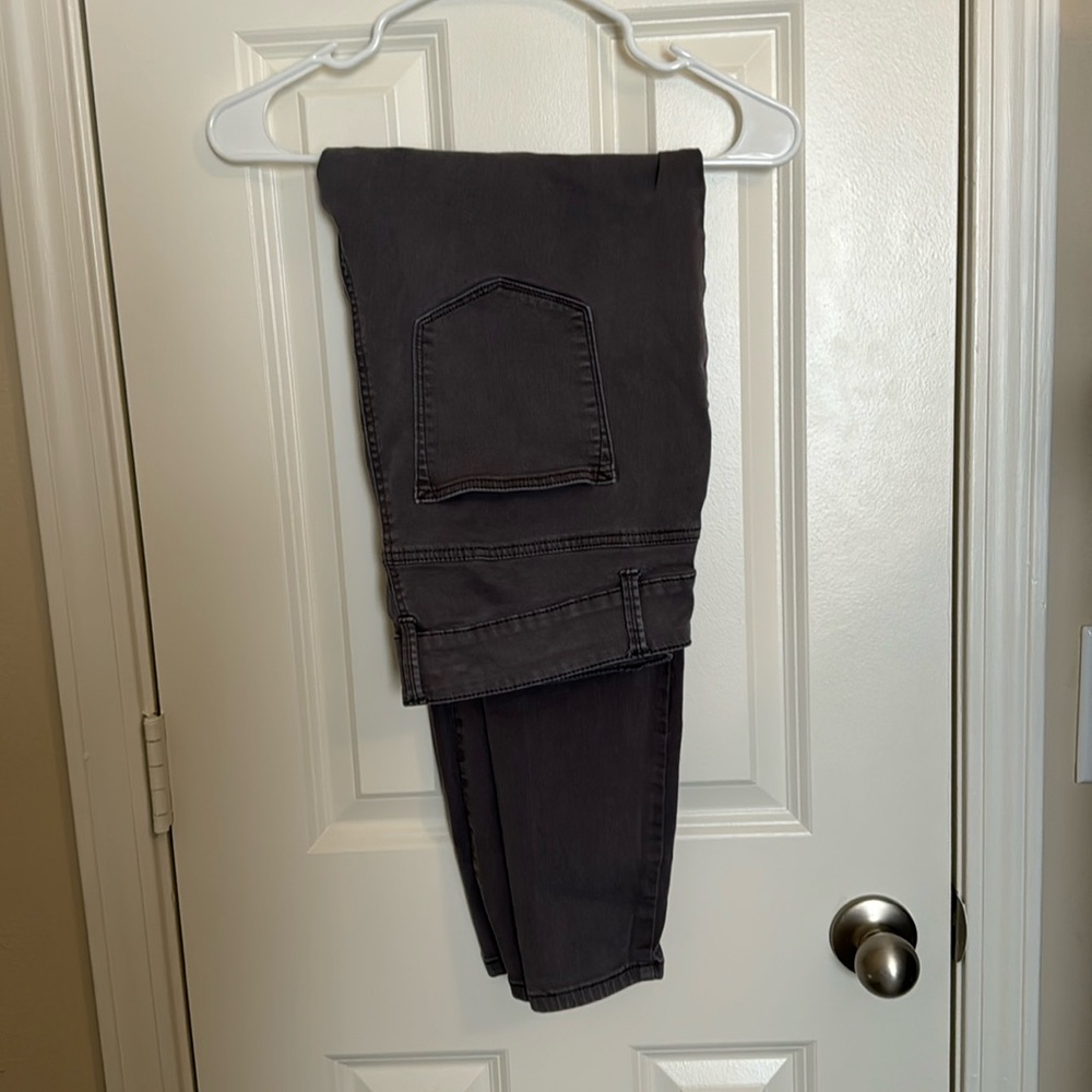 Maurice’s Gray Colored Skinnys with Everflex